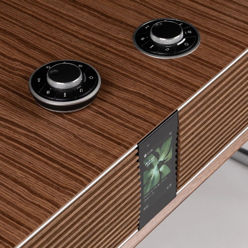 AVStore-Ruark-Audio-R-Close-Up-Fused-Walnut-Veneer jpg