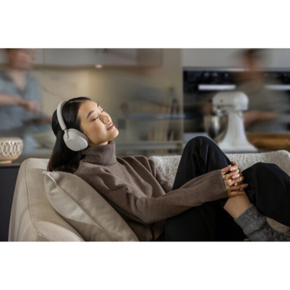 AVStore-Sony-WH--XM-Lifestyle-White jpg