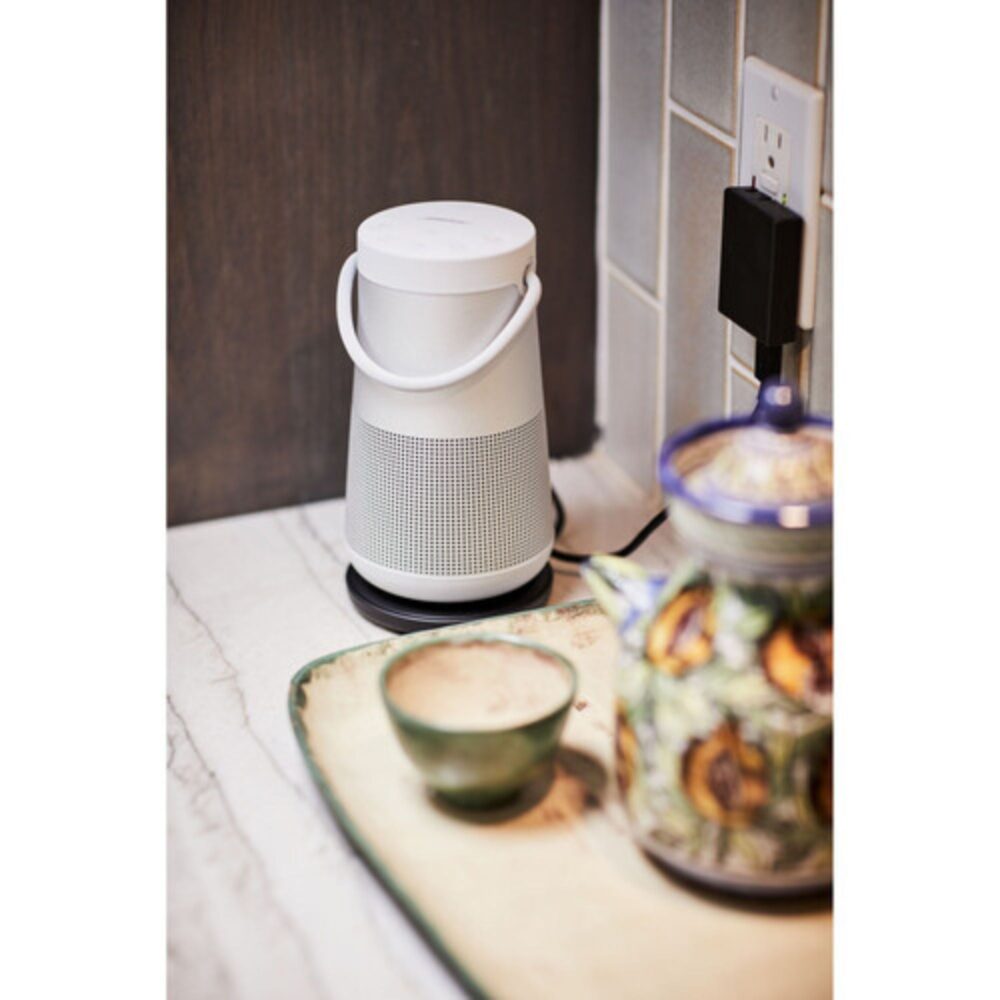 AVStore-Bose-SoundLink-Revolve -II-Lifestyle-Luxe-Silver jpg