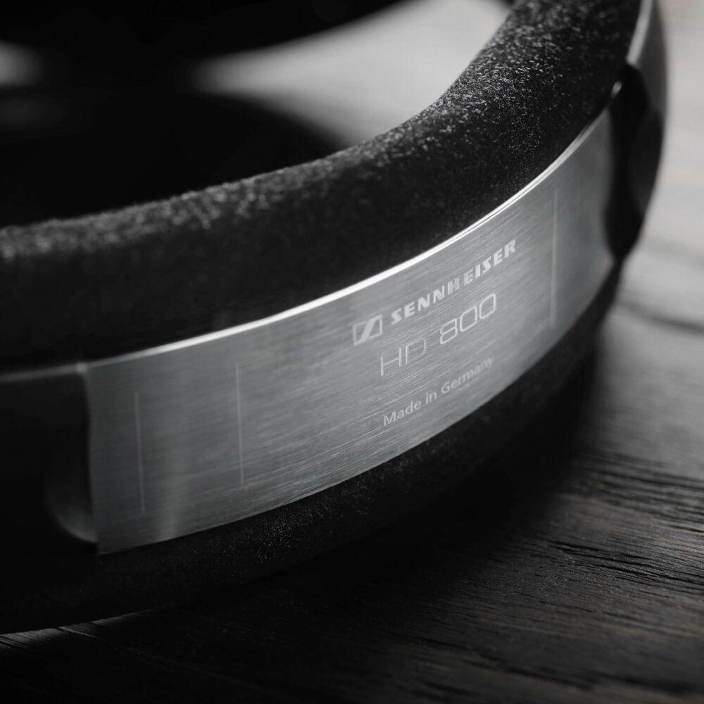 AVStore-Sennheiser-HD--S-Lifestyle jpg